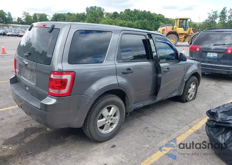 2012 Ford Escape Xls z USA, uszkodzony, nr VIN 1FMCU0C71CKB27760